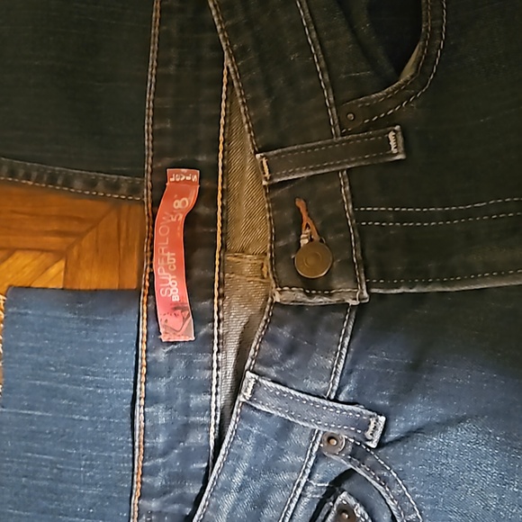 Levi's extra low rise boot cut cropped denims. - Picture 3 of 4